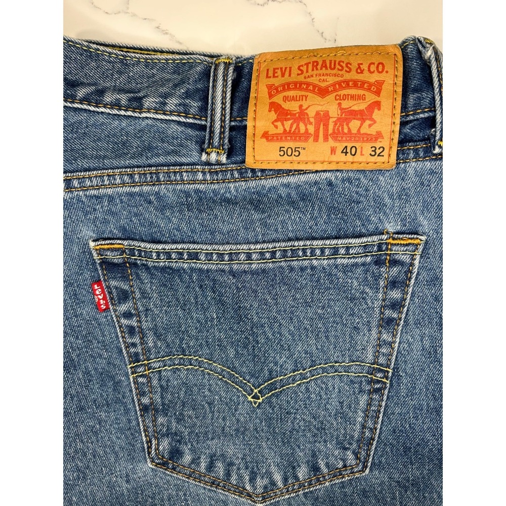 Levi Strauss Co 505 Mens Jeans 40x32 Medium Wash Straight Fit Denim Pants Work